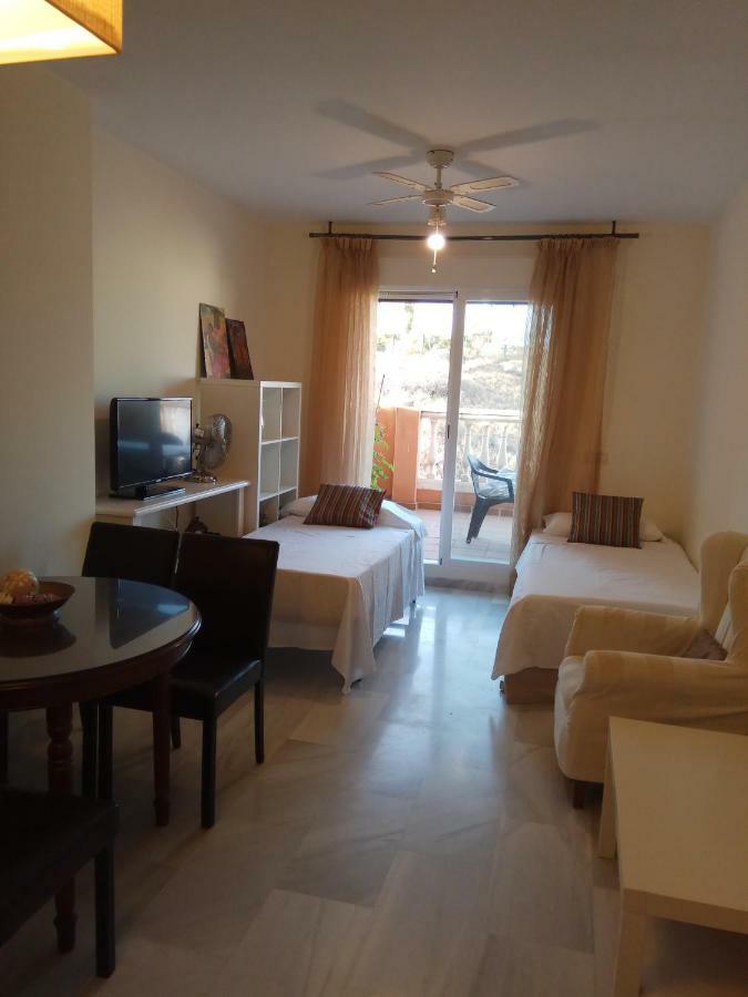 Precioso Atico En Torre De Benagalbon A 20 Metros Del Mar. Appartement Buitenkant foto
